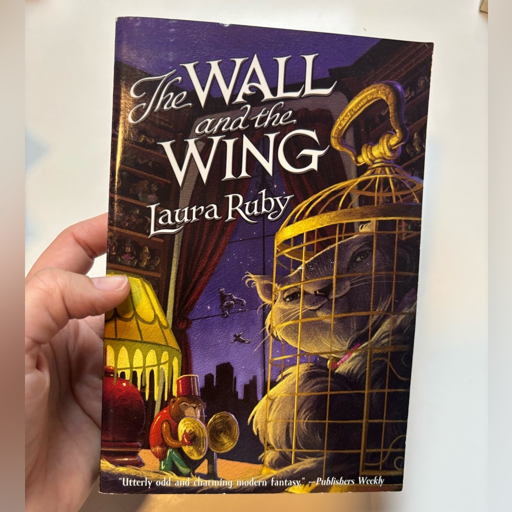 The Wall and the wing paperback book by Laura‎ Ruby